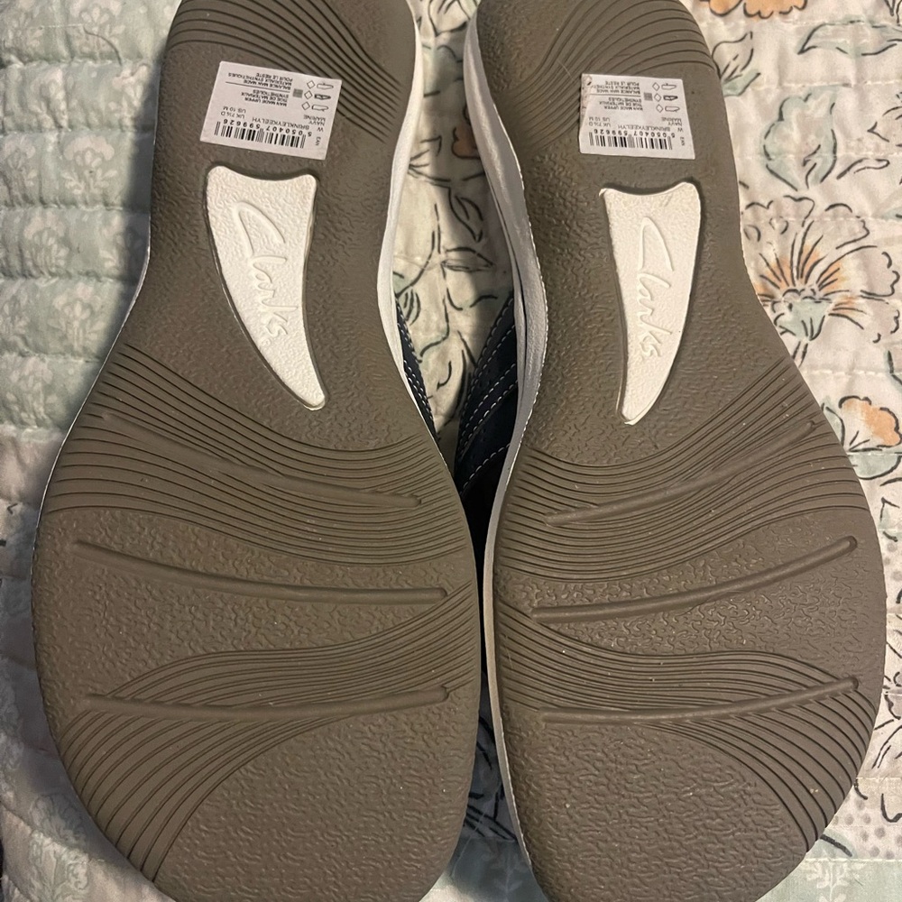 Clarks Cloudsteppers Navy Sandals - Picture 2 of 2